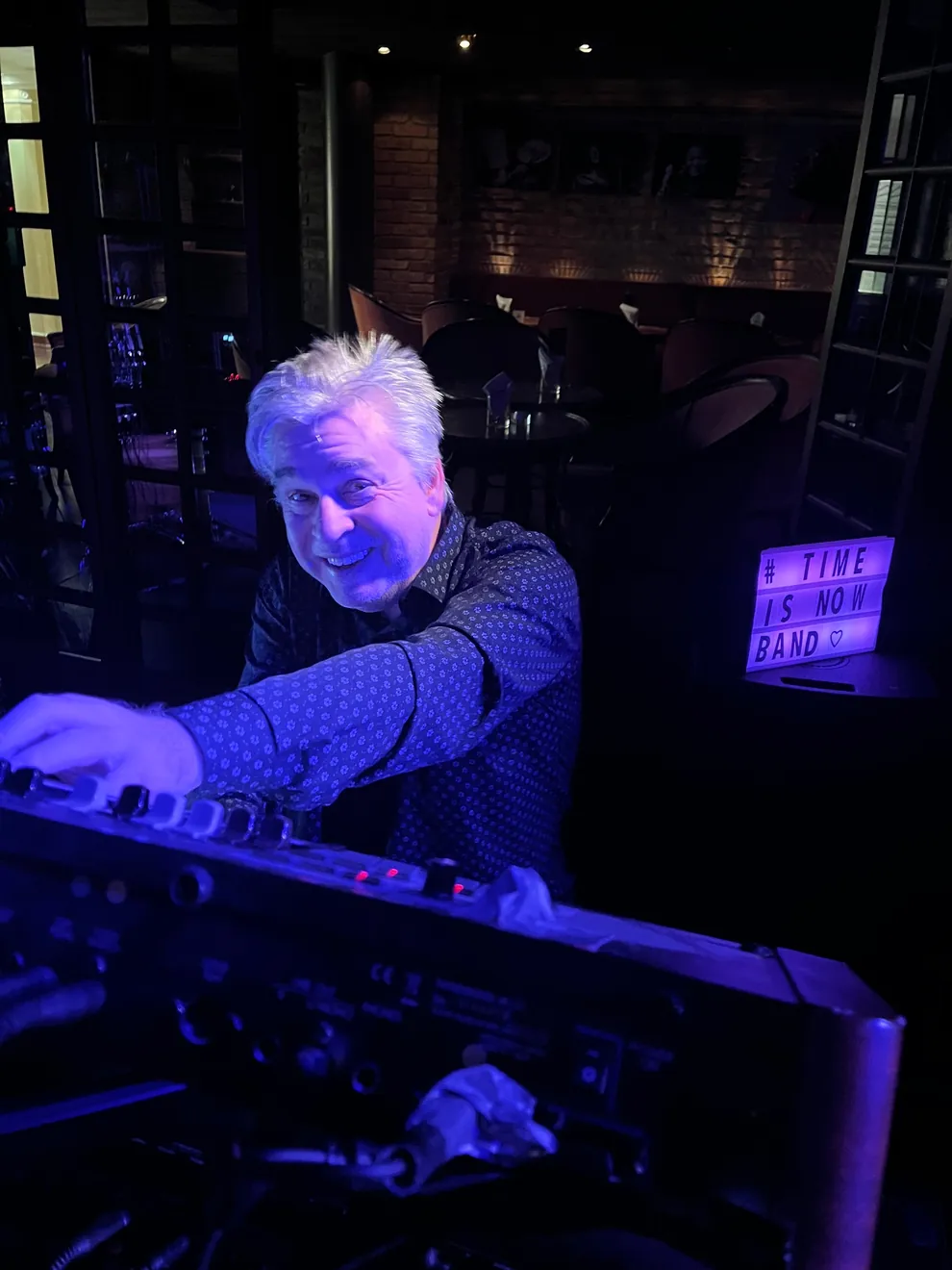 Pianist Sebastian von Time Is Now bei Lounge-Musik in München